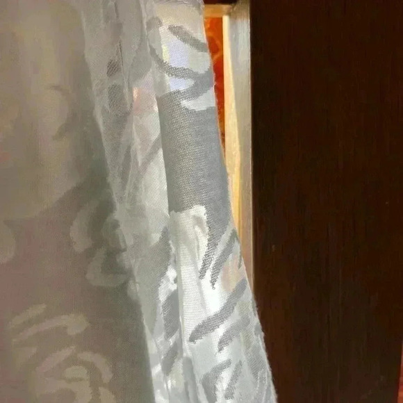 Gorgeous Rebecca Malone white detailed top. - Picture 4 of 6